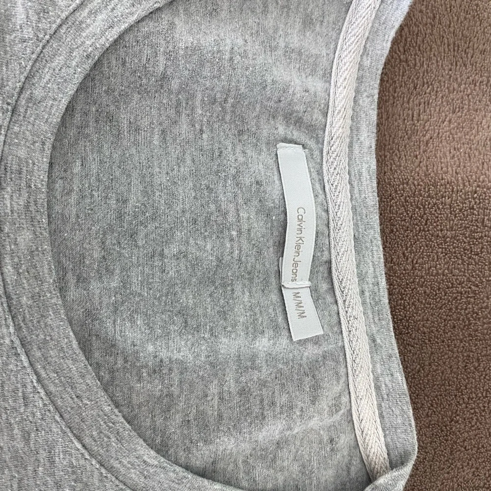 Calvin Klein Girl M T-shirt - gray - top